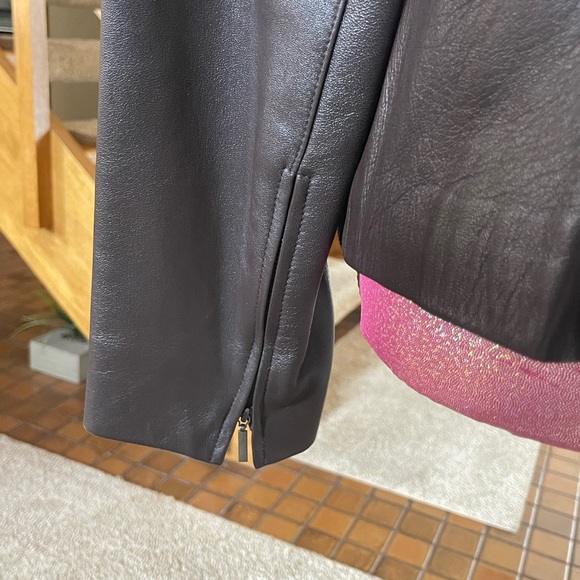 Embroidered leather jacket - Picture 5 of 11